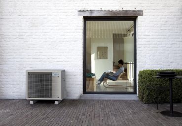 DAIKIN R-32 Außengerät RXJ-A9Typ 42 Wärmepumpe R-32DAIKIN R-32 Mono-Split-WärmepumpeRXJ42A9Inverter gesteuerte Einheit, nur inKombination mit FTXJ42 AW/S/BGeräteaufbauDAIKIN Split-Wärmepumpen-Außengerät alsInverter-gesteuerte Kompre