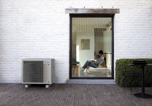 DAIKIN R-32 Außengerät RXJ-A9Typ 42 Wärmepumpe R-32DAIKIN R-32 Mono-Split-WärmepumpeRXJ42A9Inverter gesteuerte Einheit, nur inKombination mit FTXJ42 AW/S/BGeräteaufbauDAIKIN Split-Wärmepumpen-Außengerät alsInverter-gesteuerte Kompre